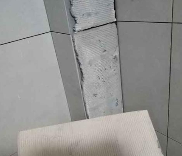 吉隆瓷砖空鼓维修公司分享下厨房瓷砖脱落的补救措施。